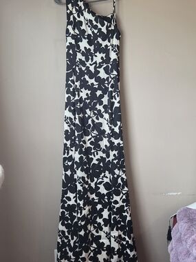 Nicole Miller Classy Elegant  Black and White Floral Dress